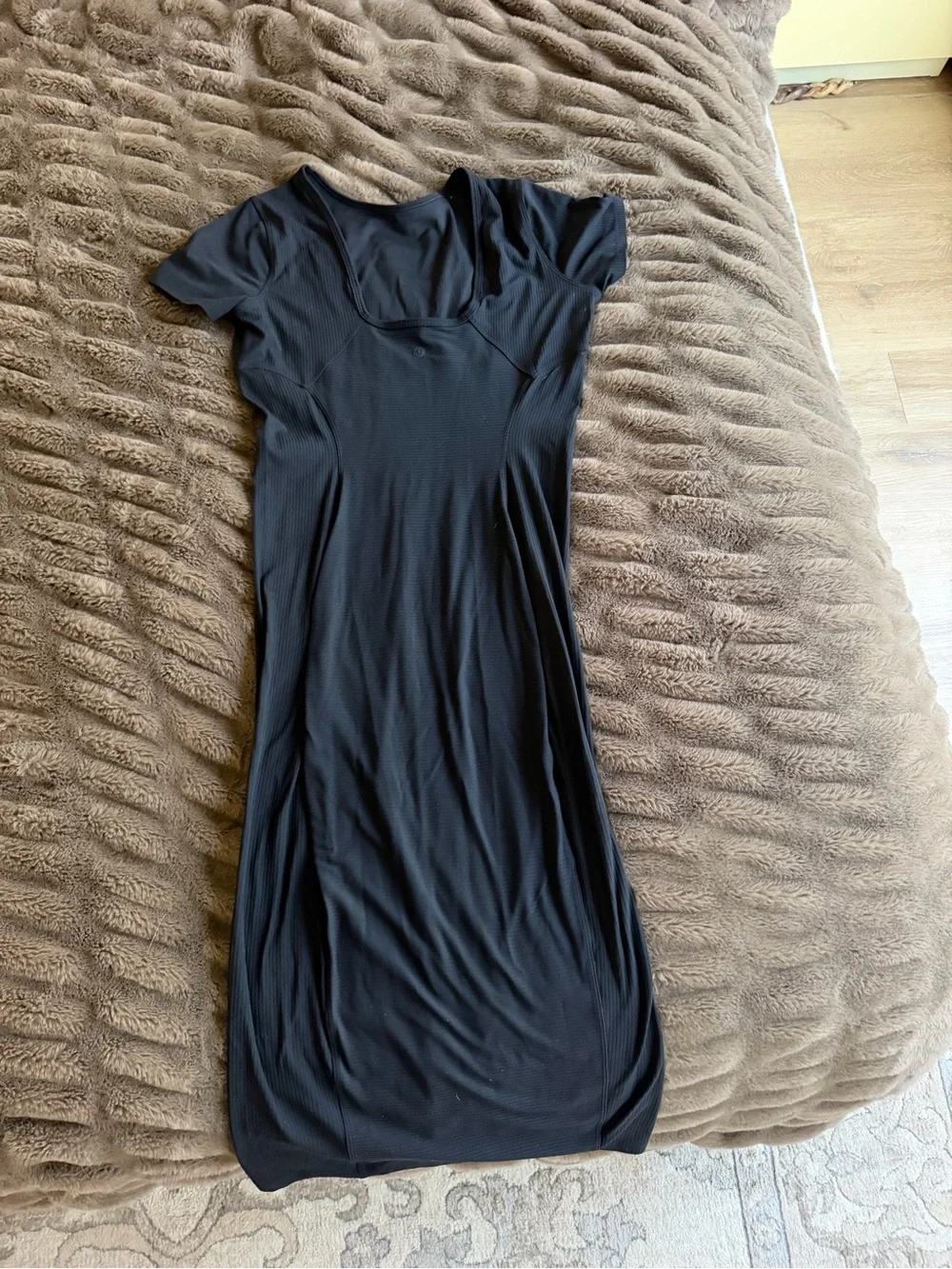 lululemon athletica Black Short-Sleeve Midi Dress